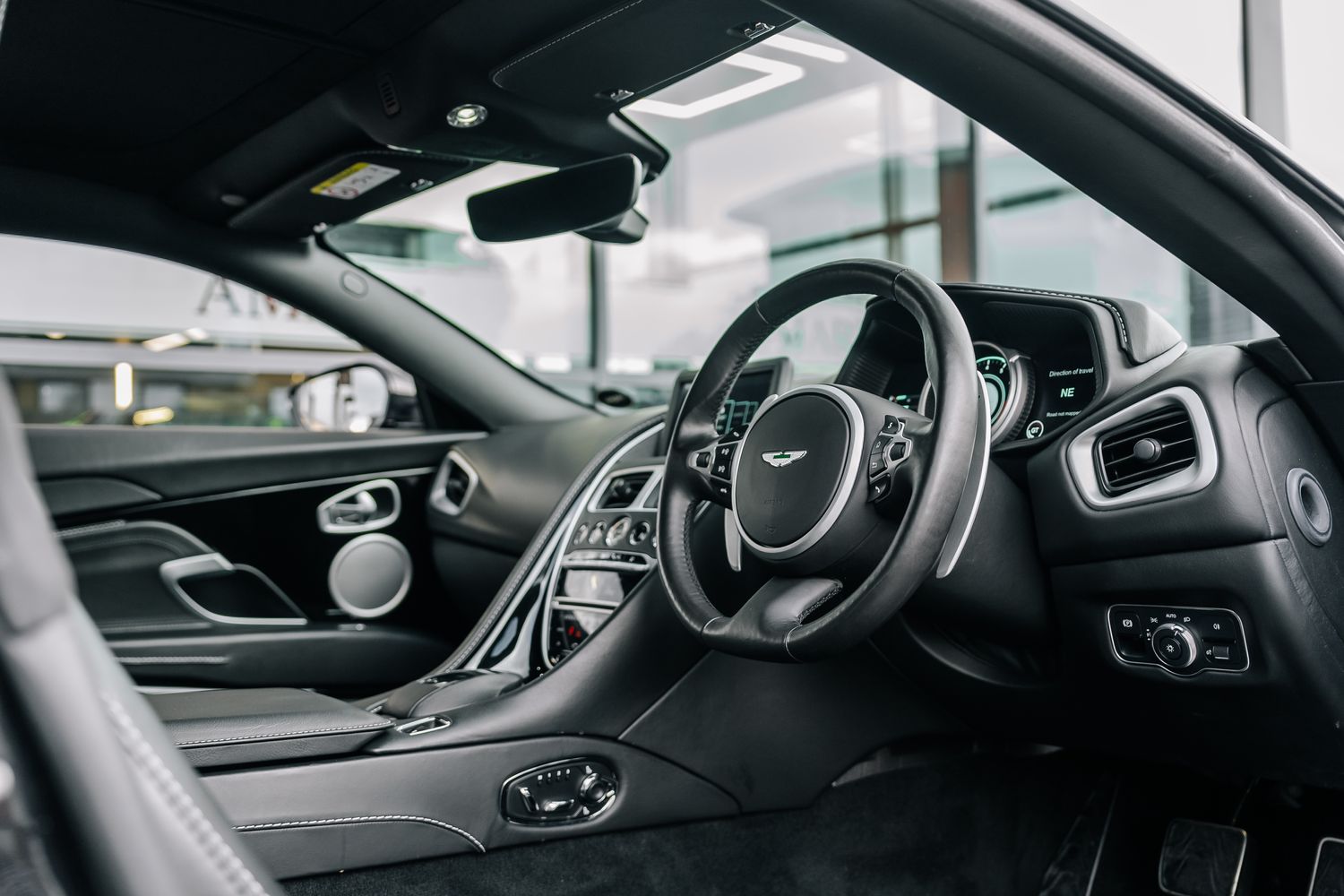 Aston Martin DB11 AMR V12