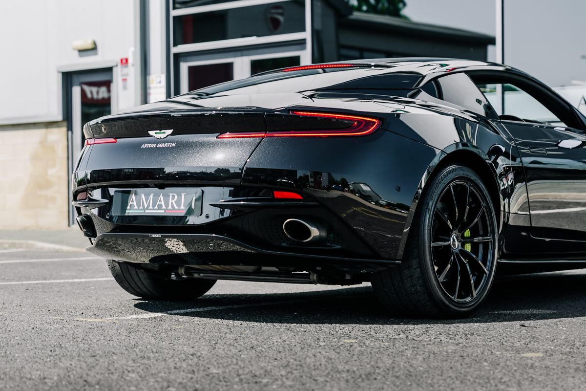 ASTON MARTIN DB11 AMR V12
