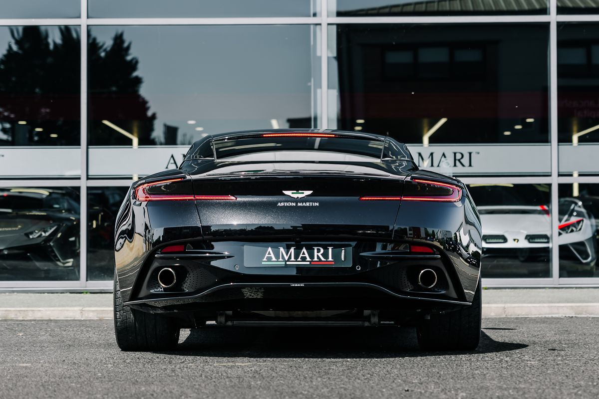 ASTON MARTIN DB11 AMR V12