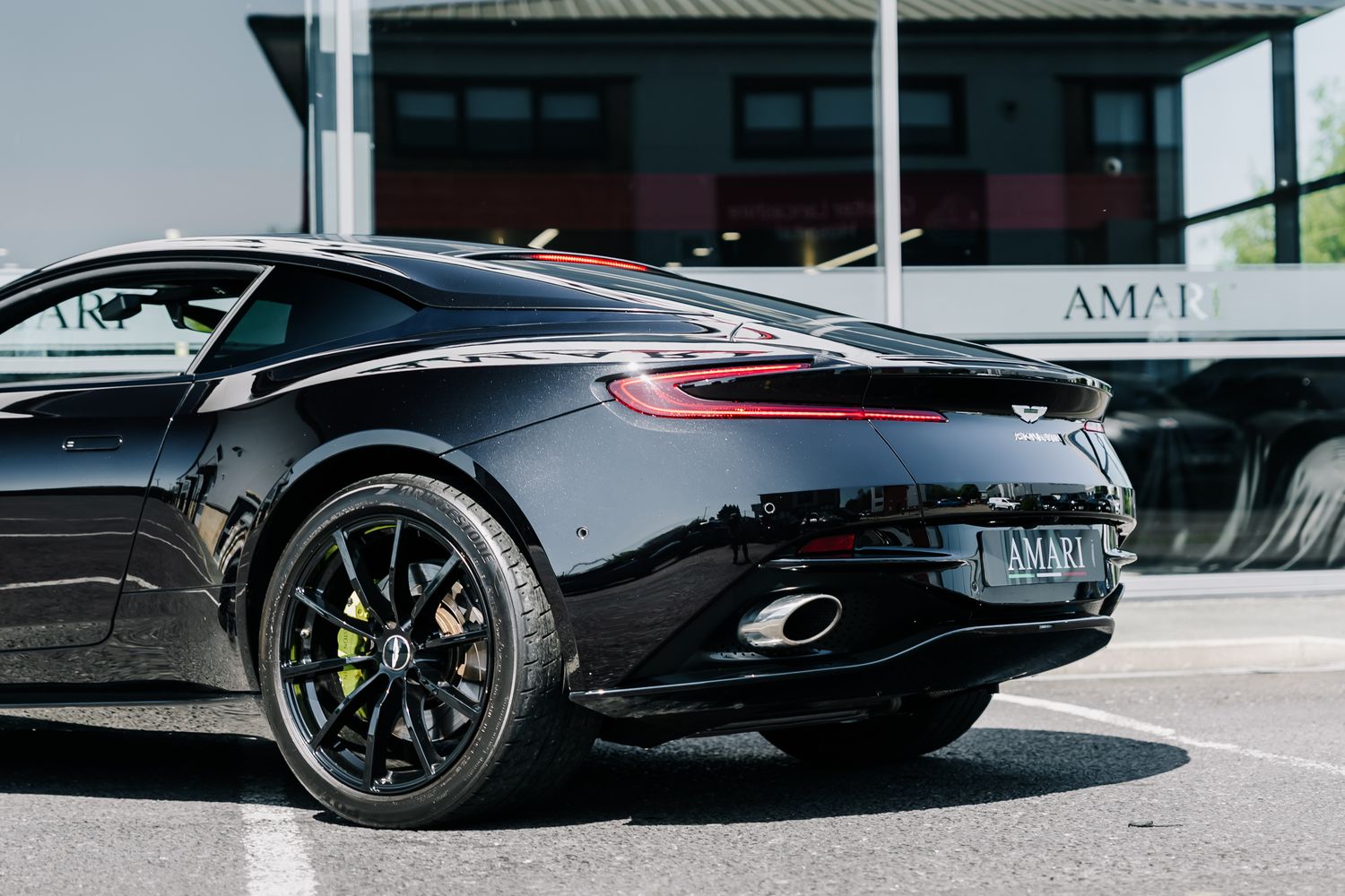 Aston Martin DB11 AMR V12