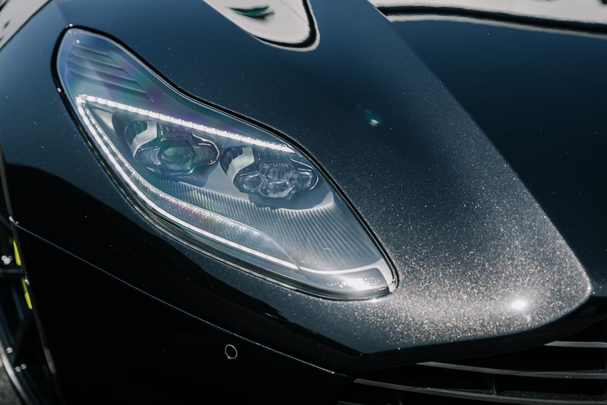 ASTON MARTIN DB11 AMR V12