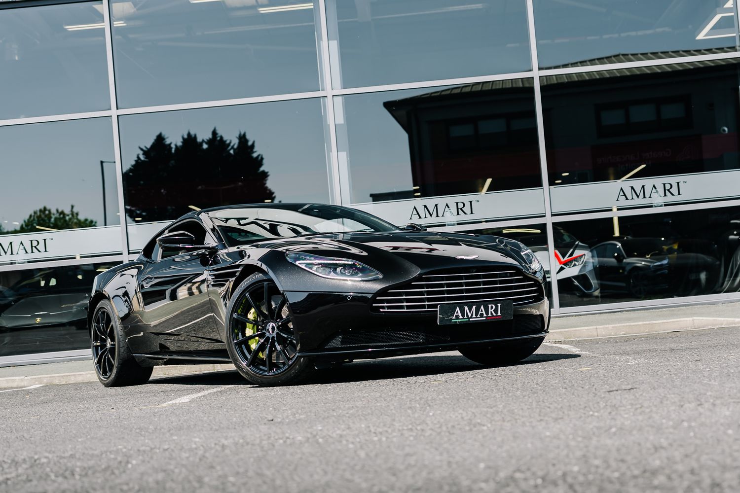Aston Martin DB11 AMR V12