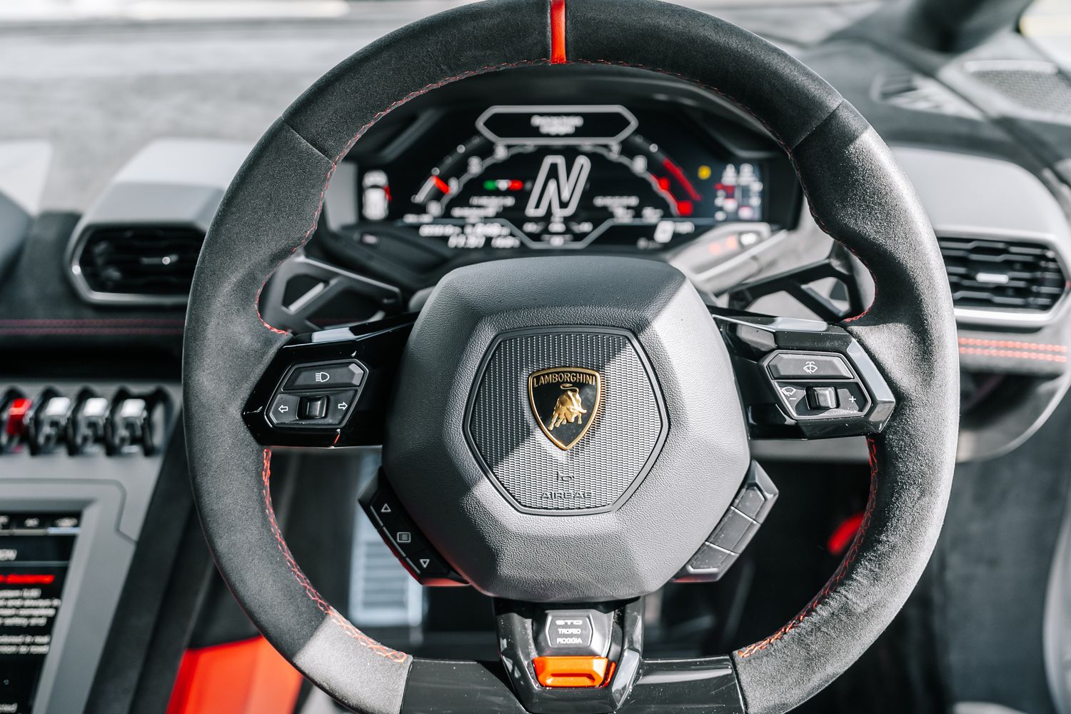 Lamborghini Huracan STO