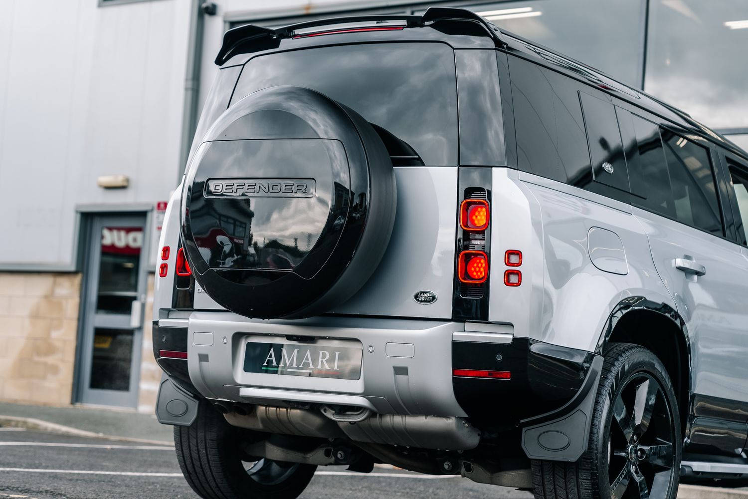 Land Rover Defender HSE D300 MHEV