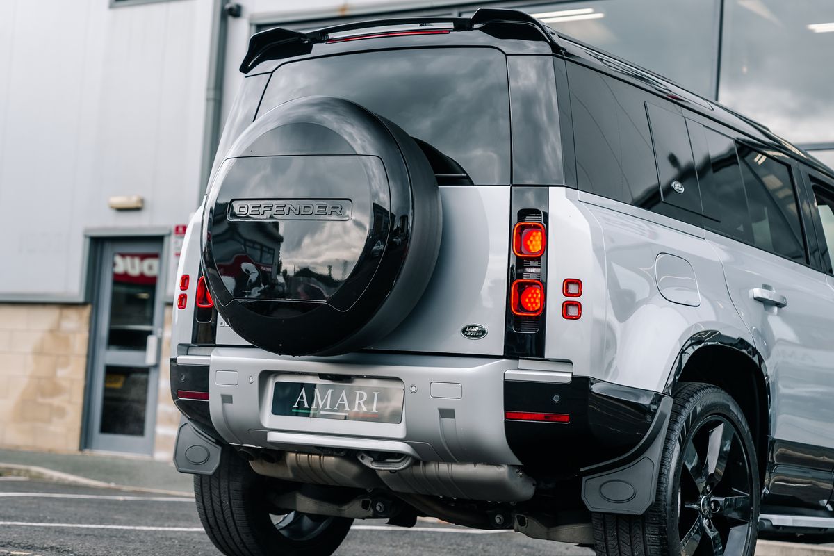 Land Rover Defender HSE D300 MHEV