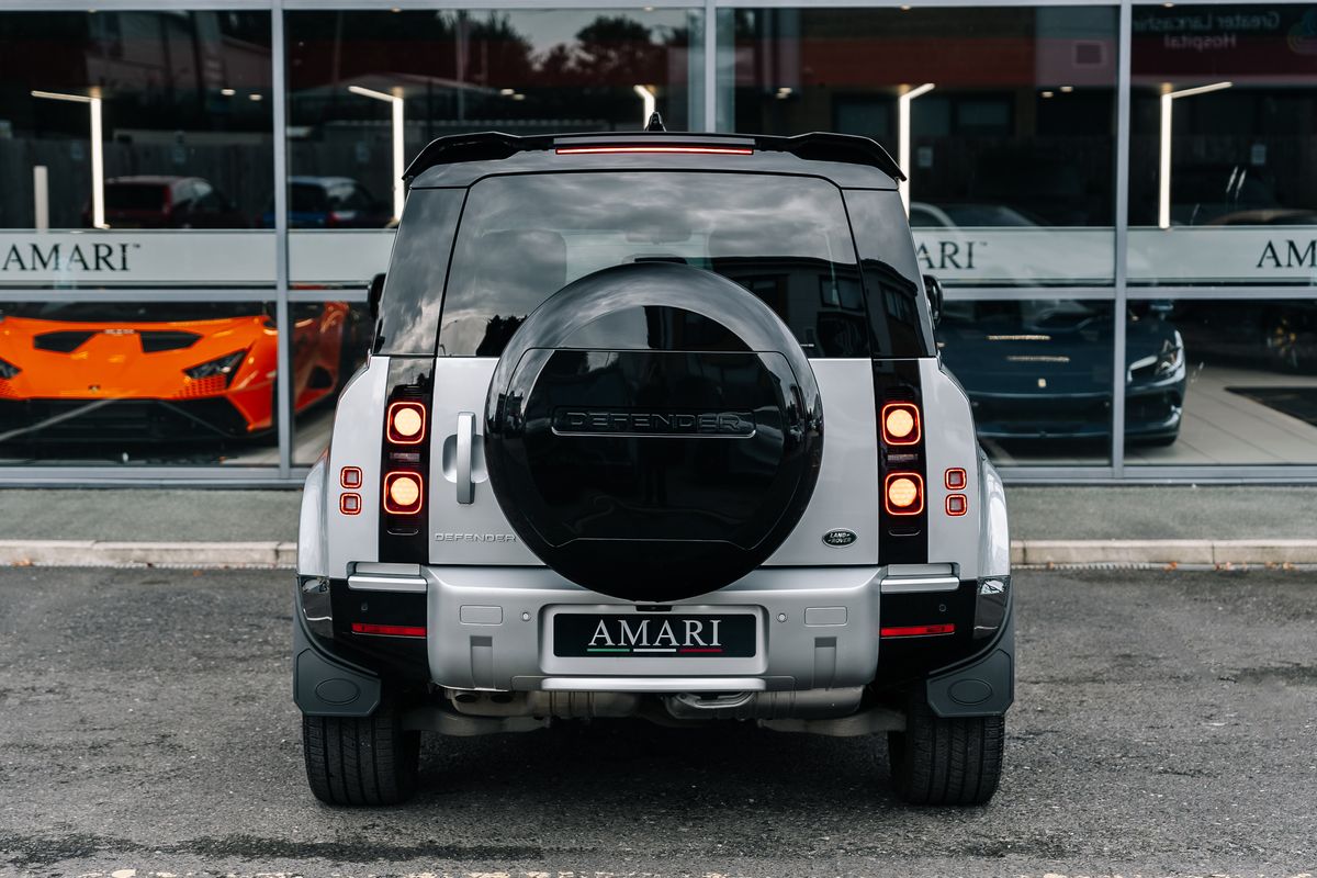 Land Rover Defender HSE D300 MHEV