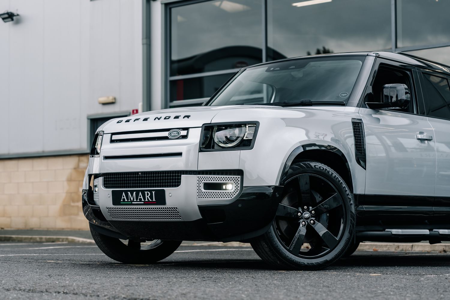 Land Rover Defender HSE D300 MHEV