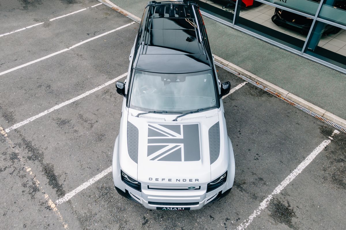 Land Rover Defender HSE D300 MHEV
