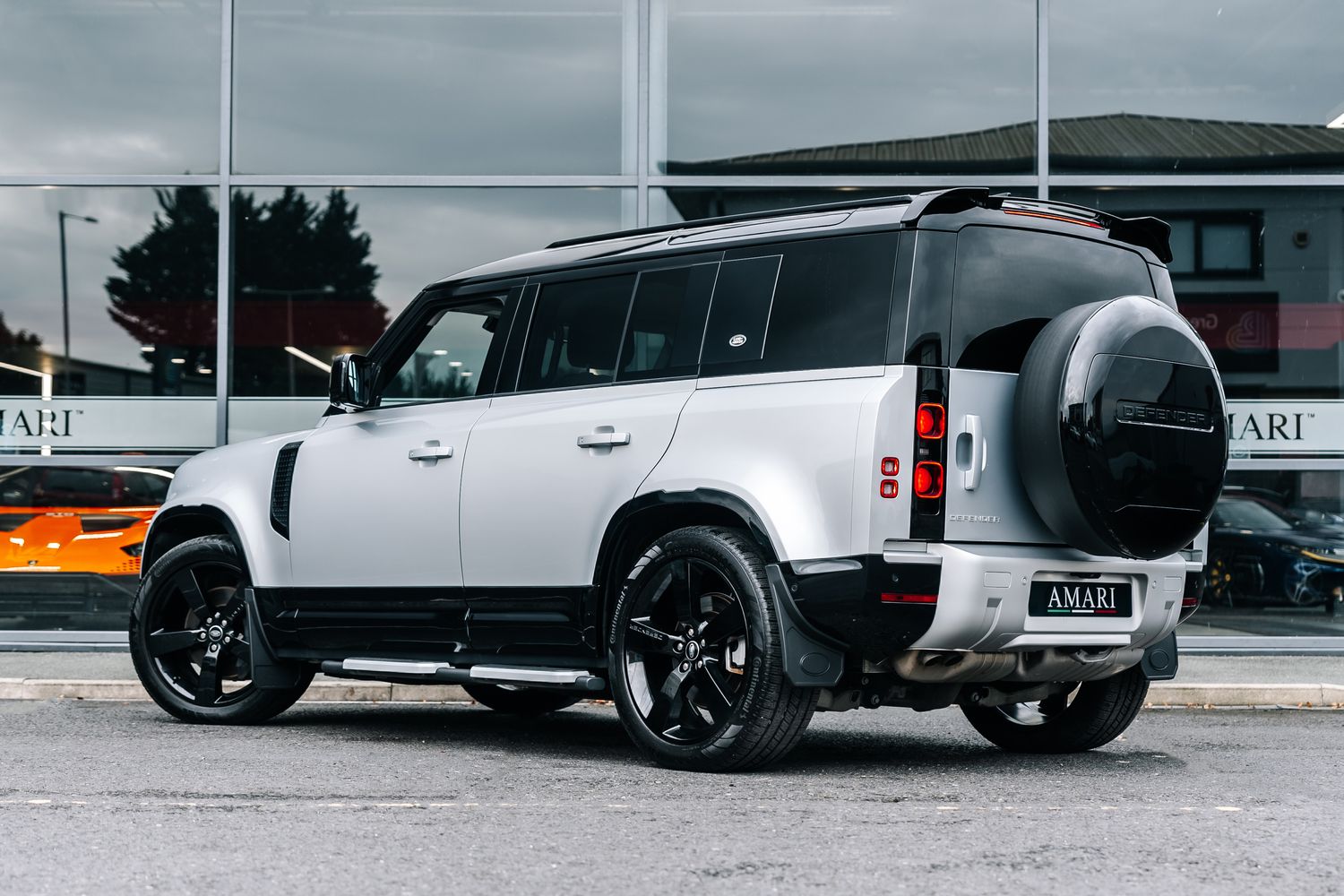 Land Rover Defender HSE D300 MHEV