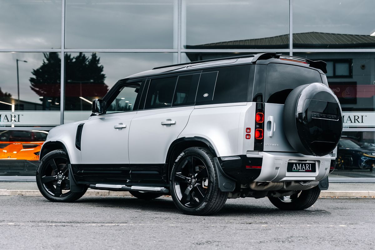 Land Rover Defender HSE D300 MHEV