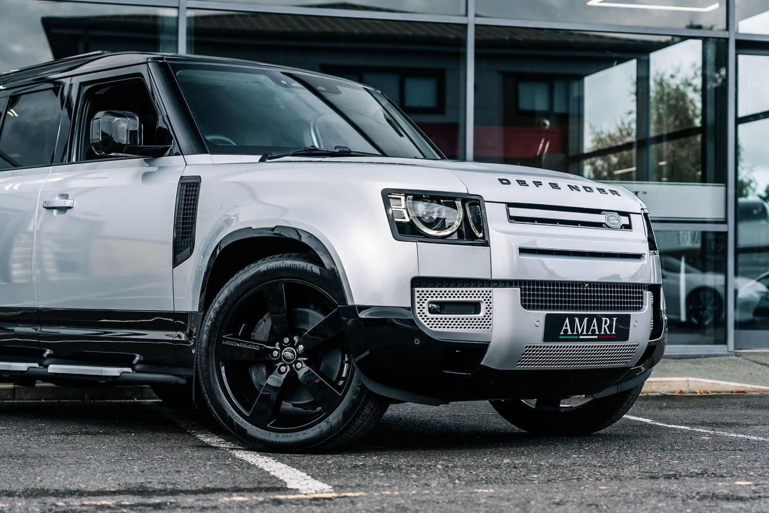Land Rover Defender HSE D300 MHEV
