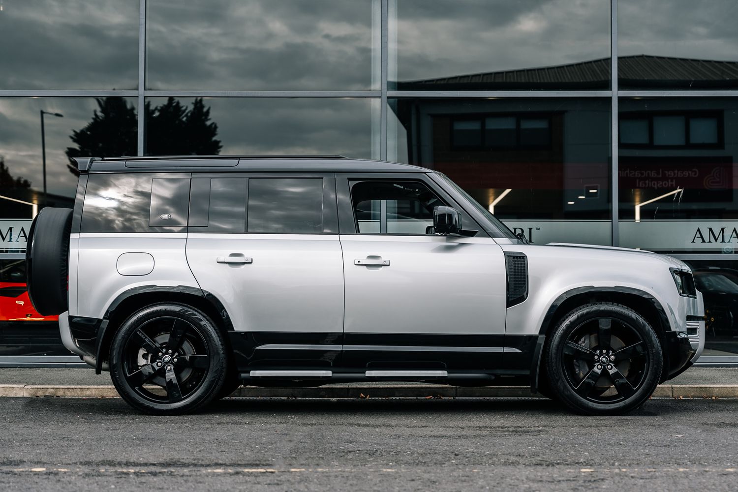 Land Rover Defender HSE D300 MHEV