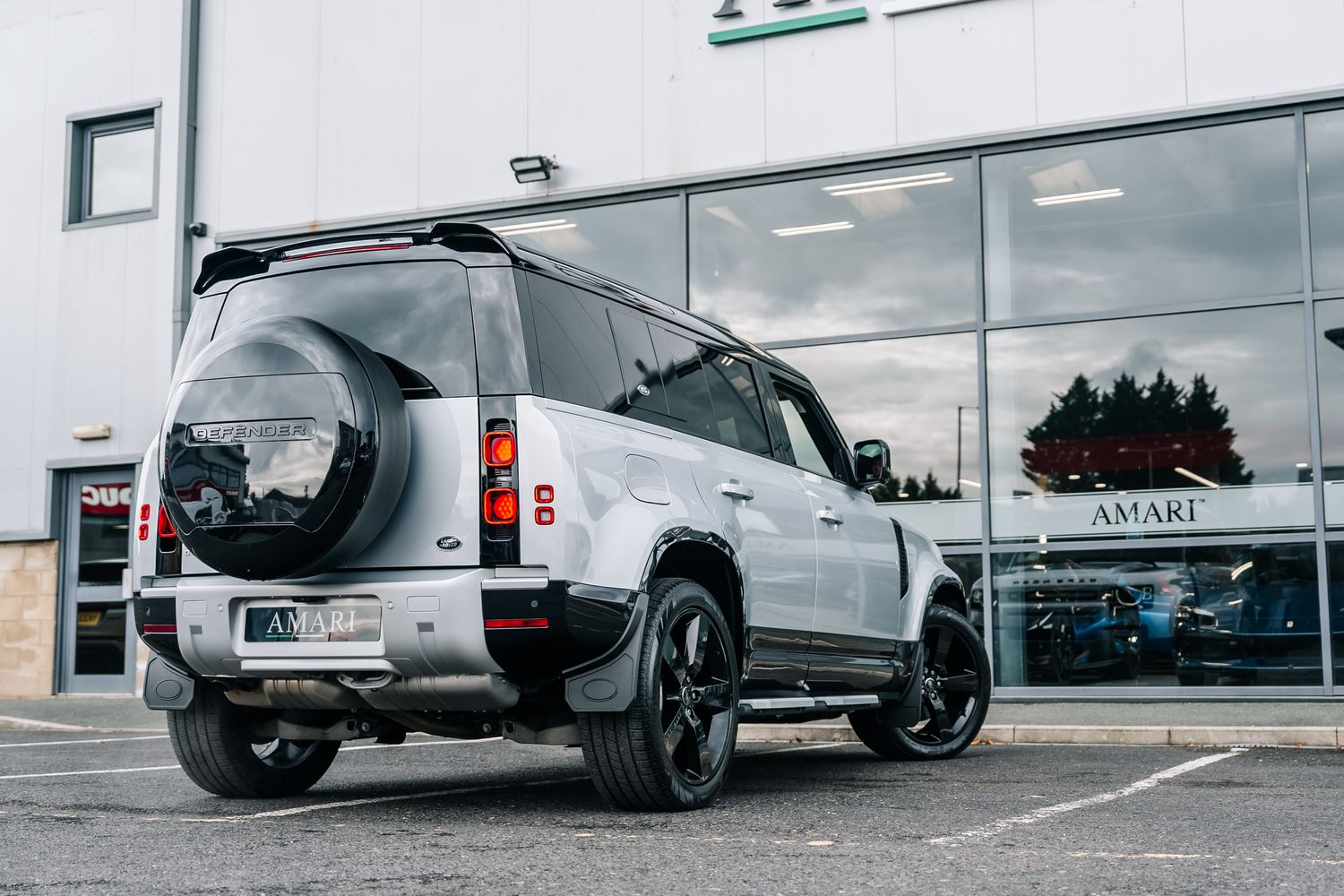 Land Rover Defender HSE D300 MHEV