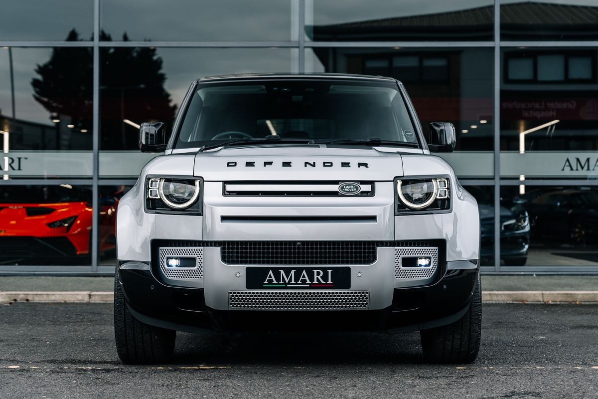 Land Rover Defender HSE D300 MHEV