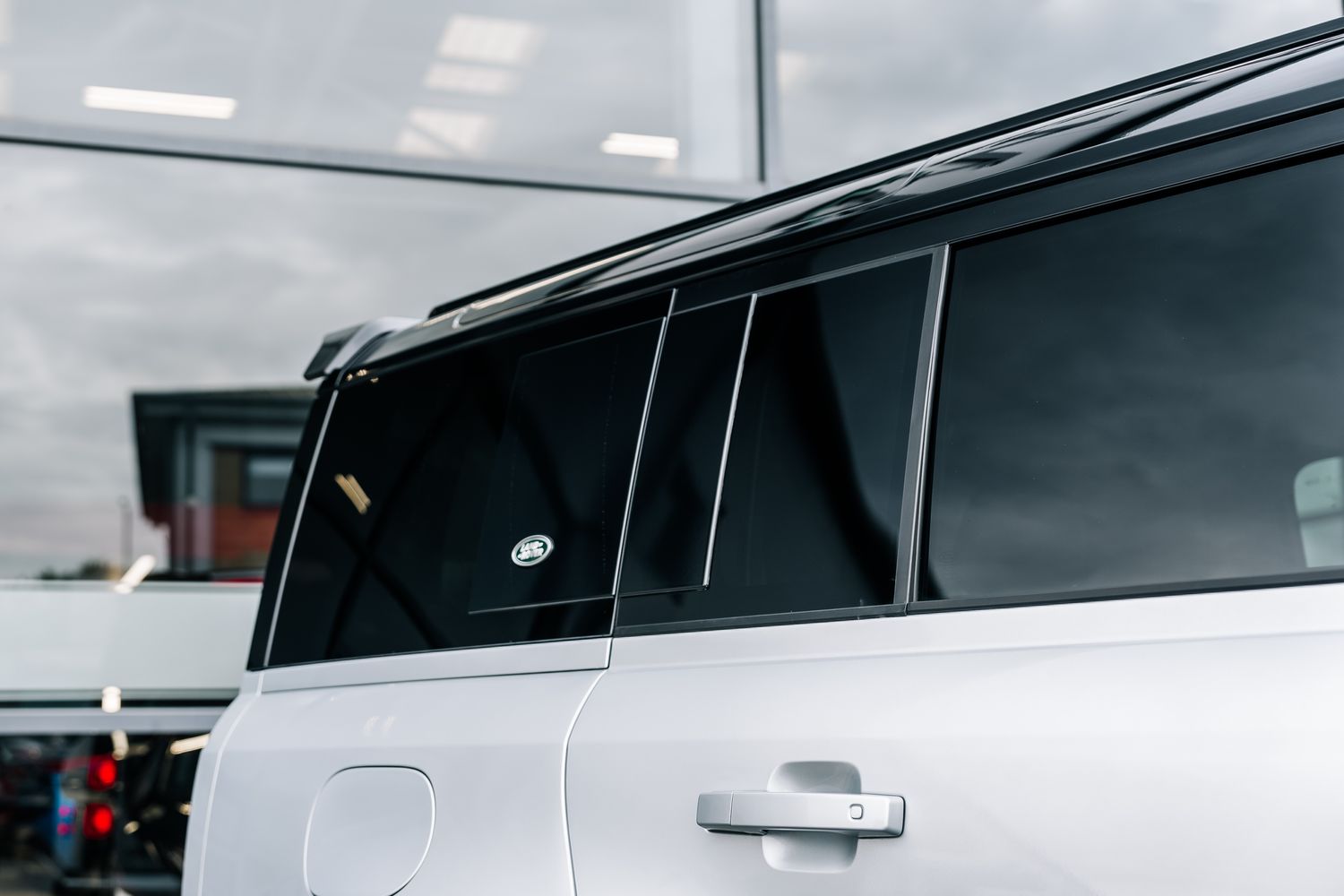 Land Rover Defender HSE D300 MHEV