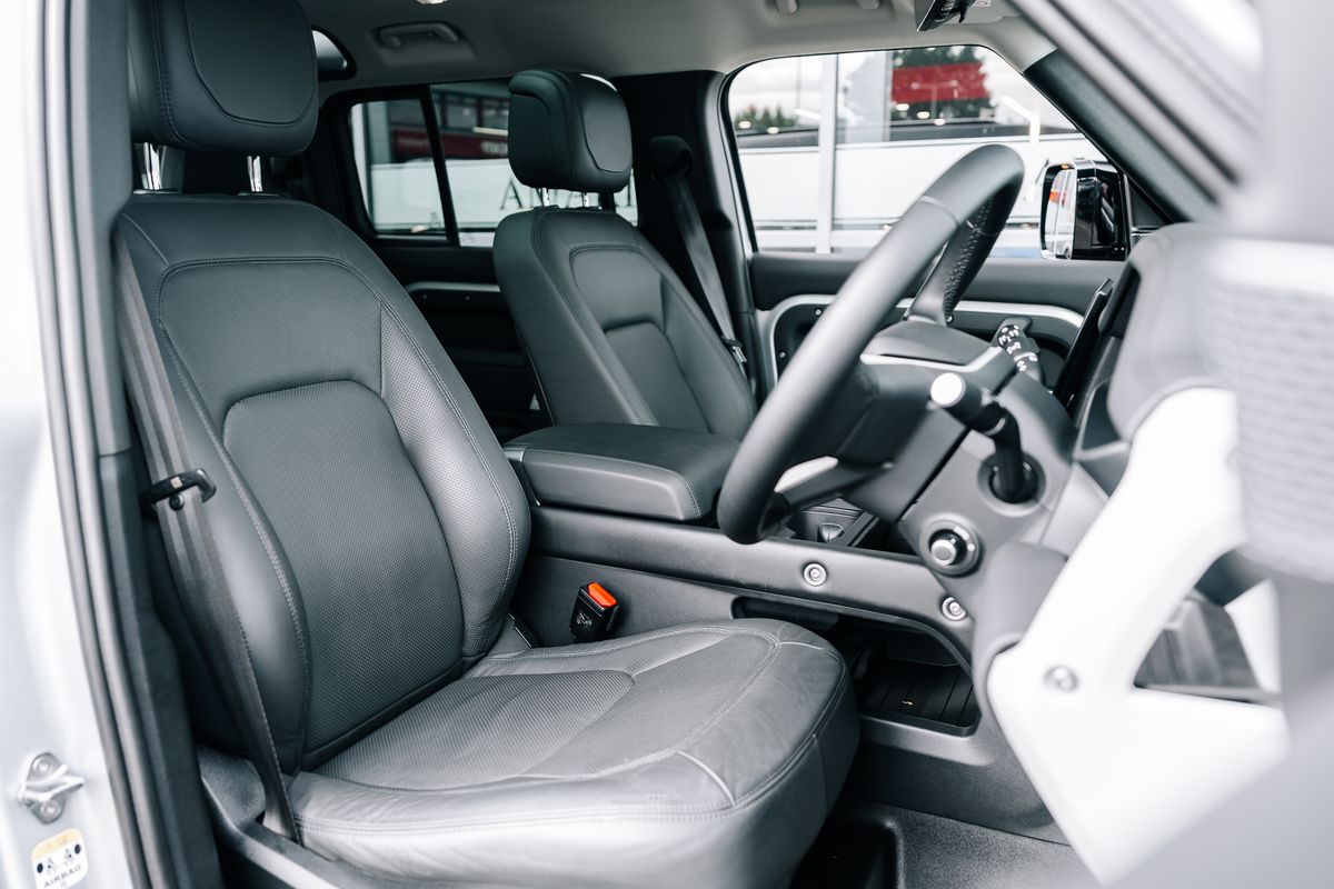 Land Rover Defender HSE D300 MHEV