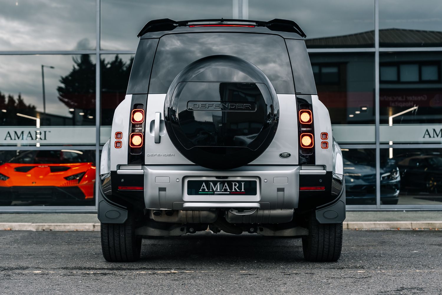 Land Rover Defender HSE D300 MHEV