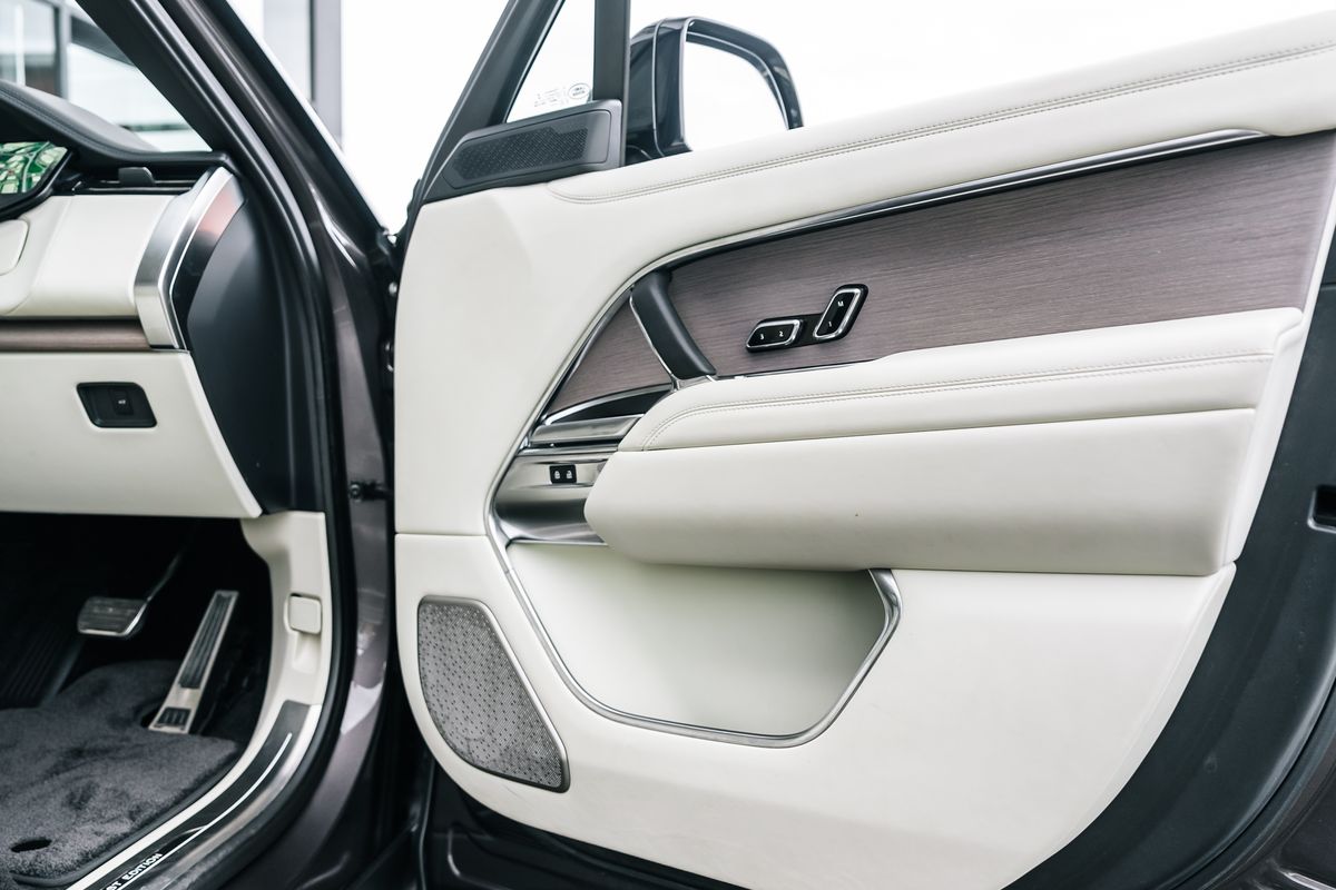 Land Rover Range Rover First Edition 4.4 P530