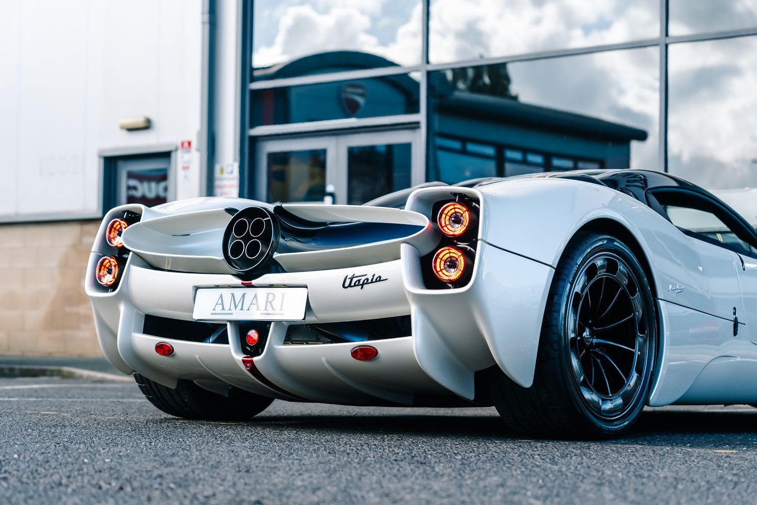 Pagani Utopia