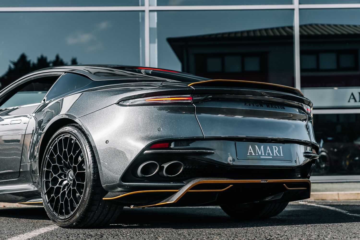 Aston Martin DBS Superleggera 770 Ultimate