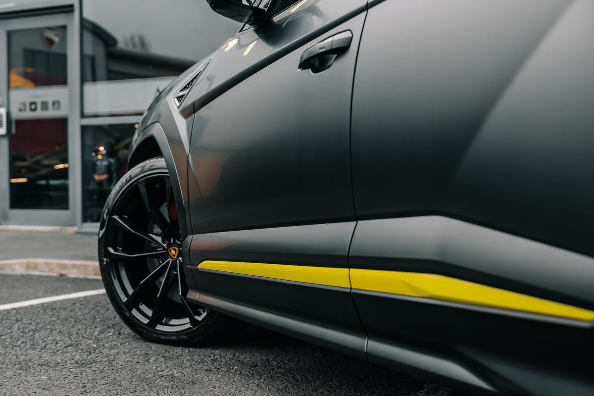Lamborghini Urus Graphite Capsule