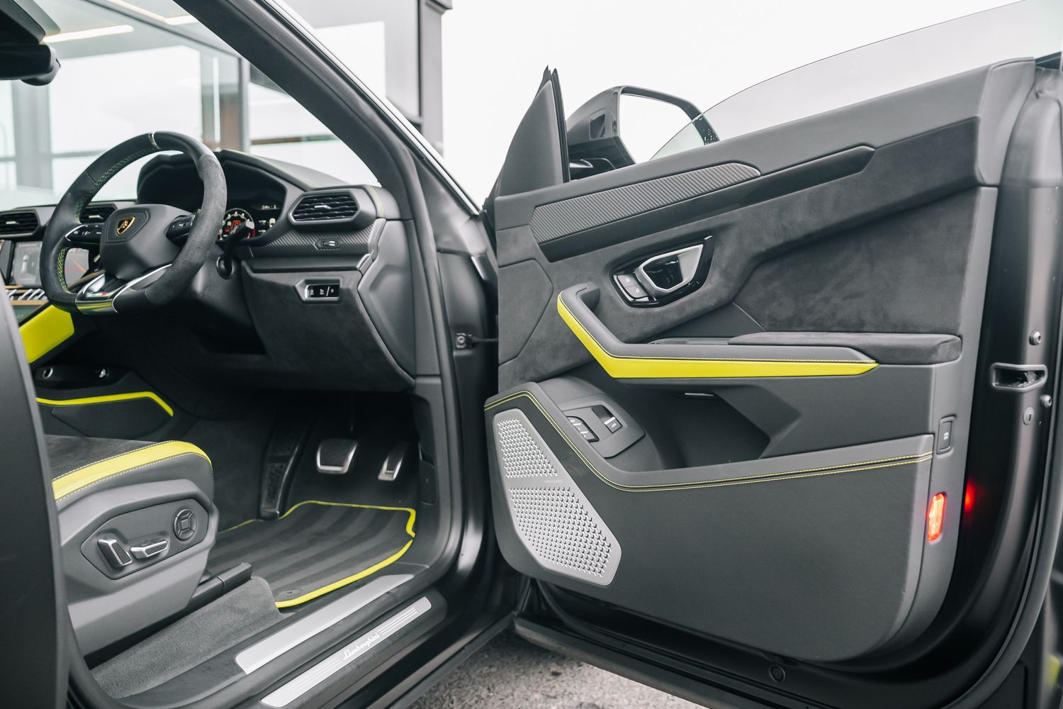 Lamborghini Urus Graphite Capsule