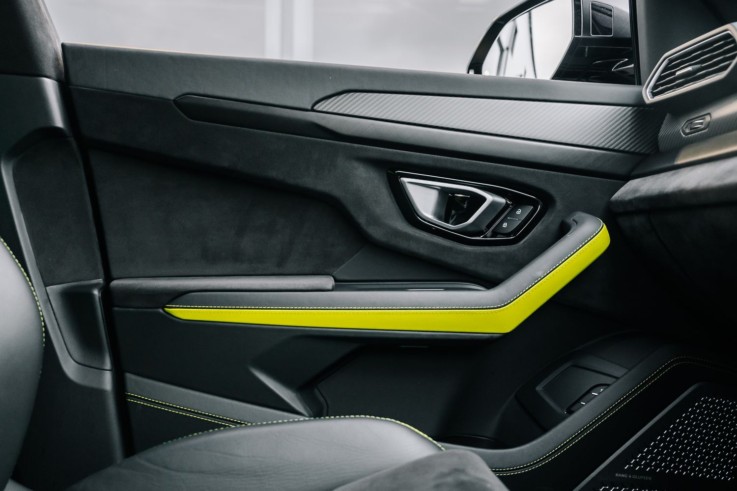 Lamborghini Urus Graphite Capsule