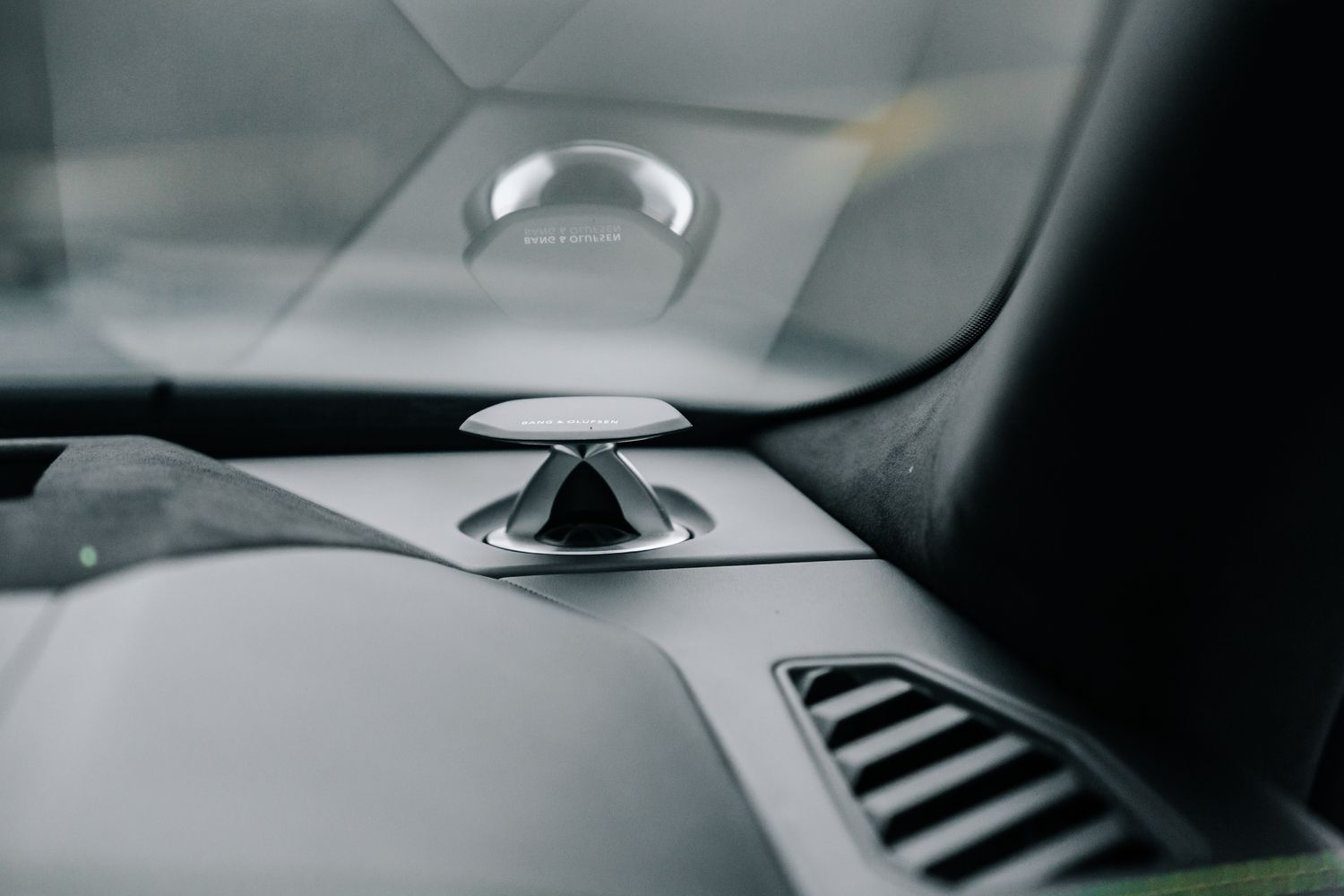 Lamborghini Urus Graphite Capsule