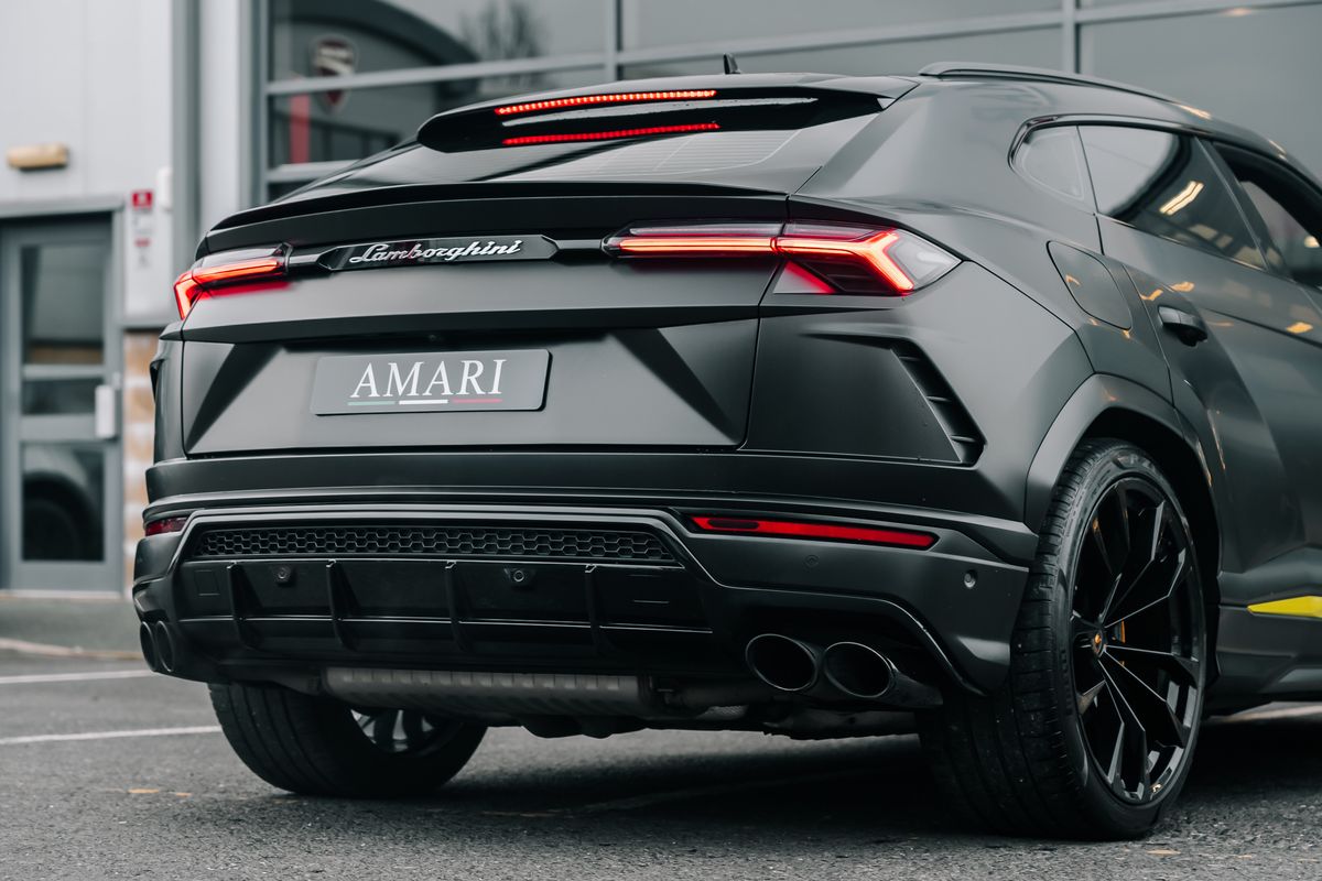 Lamborghini Urus Graphite Capsule