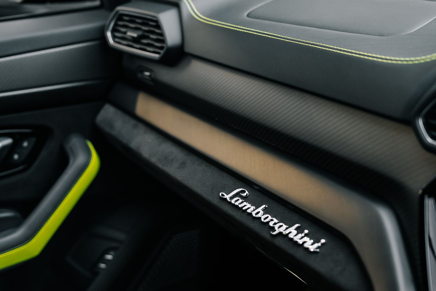 Lamborghini Urus Graphite Capsule