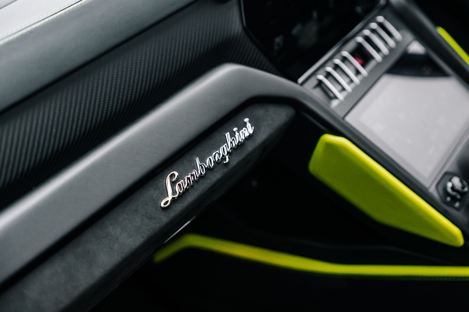 Lamborghini Urus Graphite Capsule