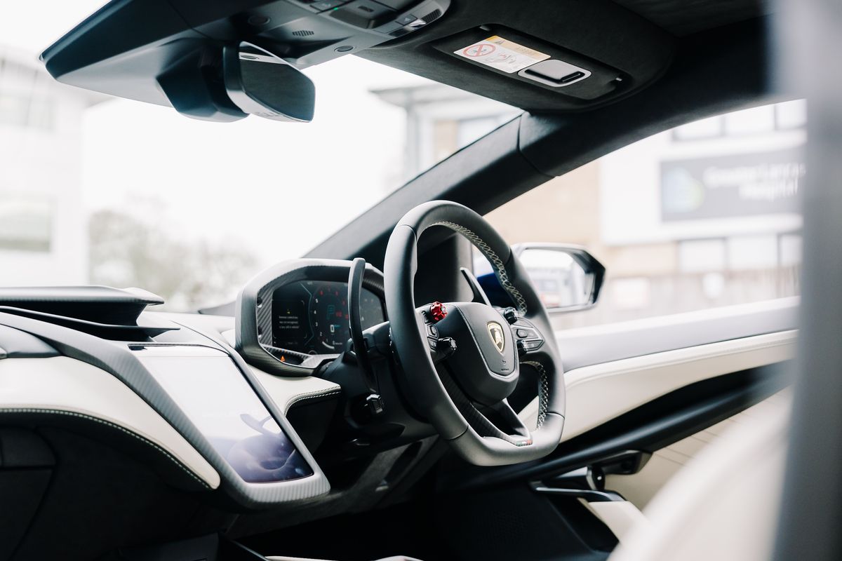 Lamborghini Revuelto