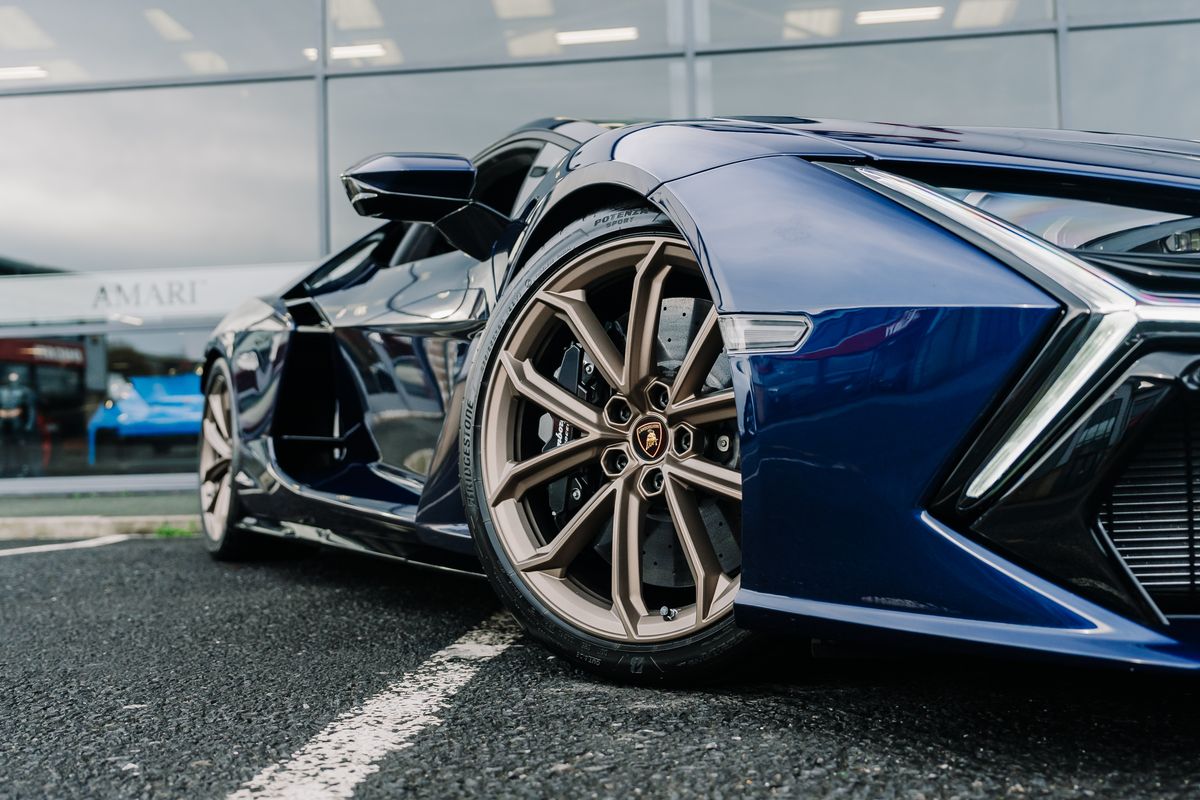 Lamborghini Revuelto