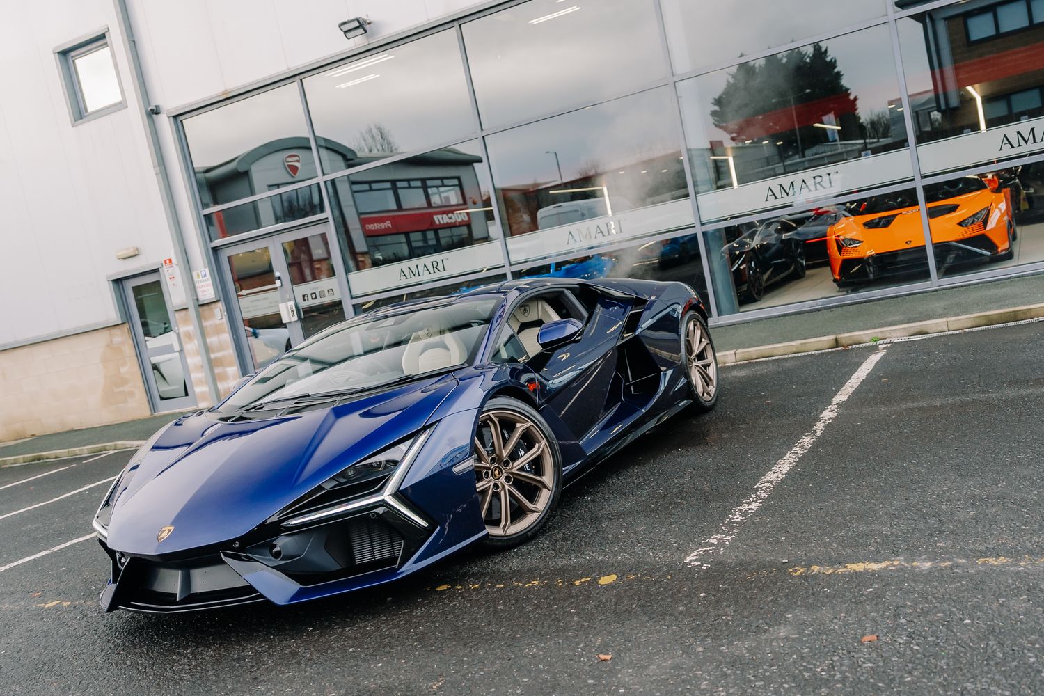 Lamborghini Revuelto