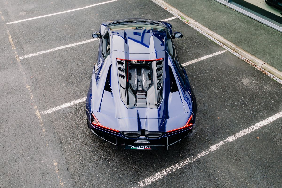Lamborghini Revuelto