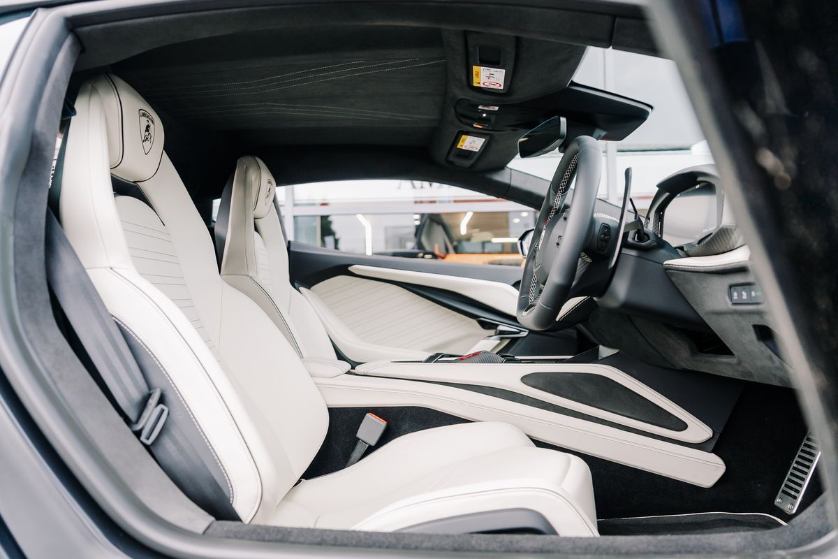 Lamborghini Revuelto