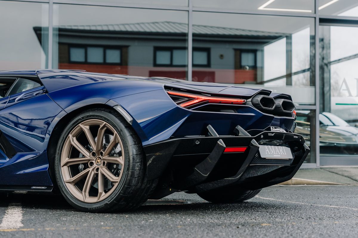 Lamborghini Revuelto