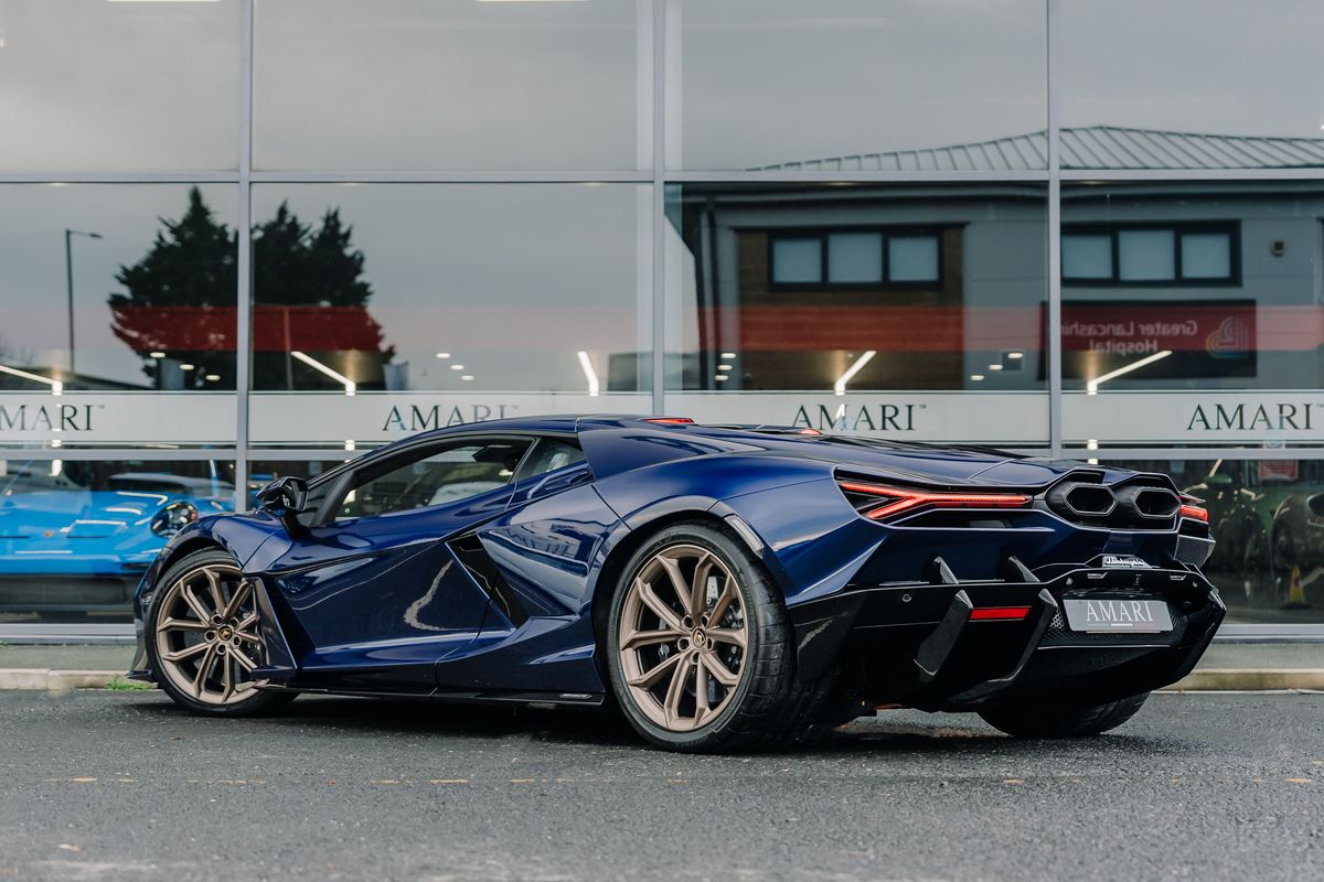 Lamborghini Revuelto