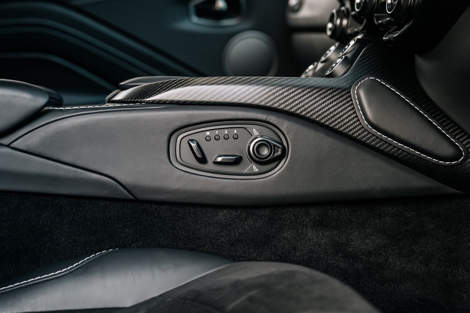 Aston Martin Vantage V12 - 131 of 333