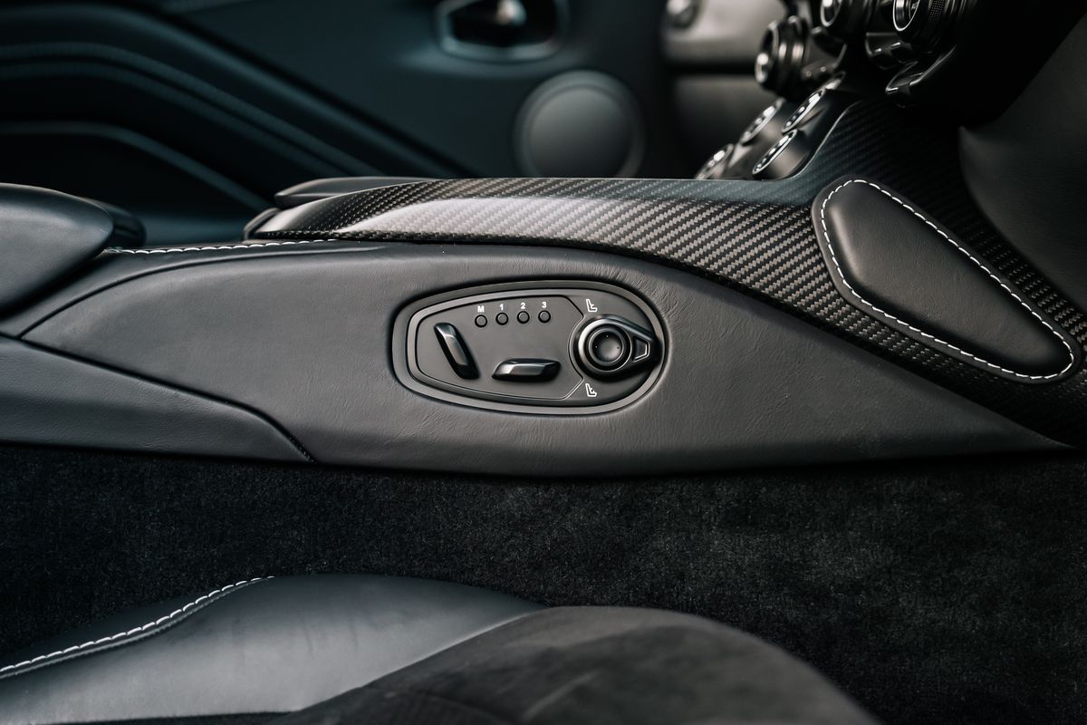 Aston Martin Vantage V12 - 131 of 333