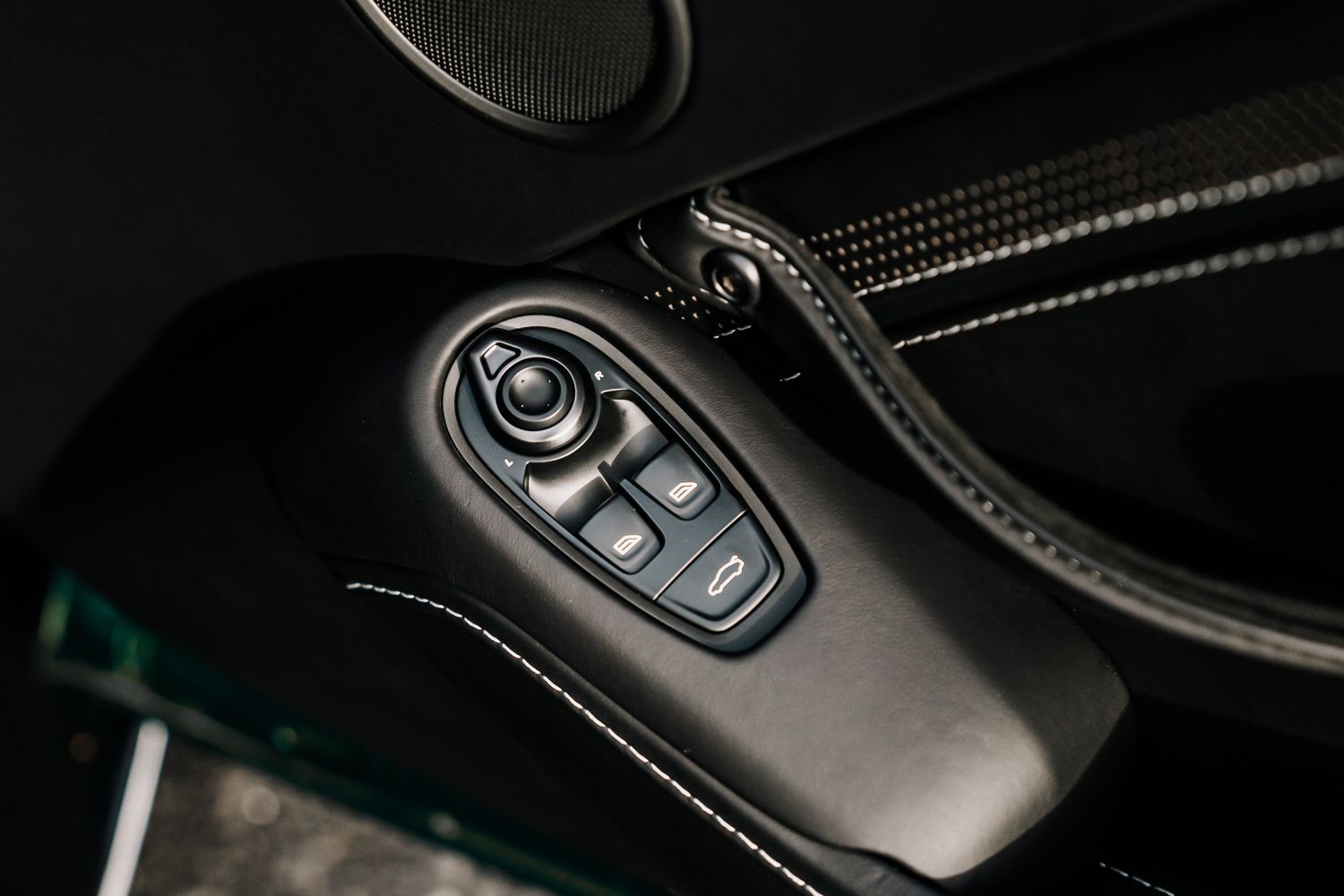 Aston Martin Vantage V12 - 131 of 333