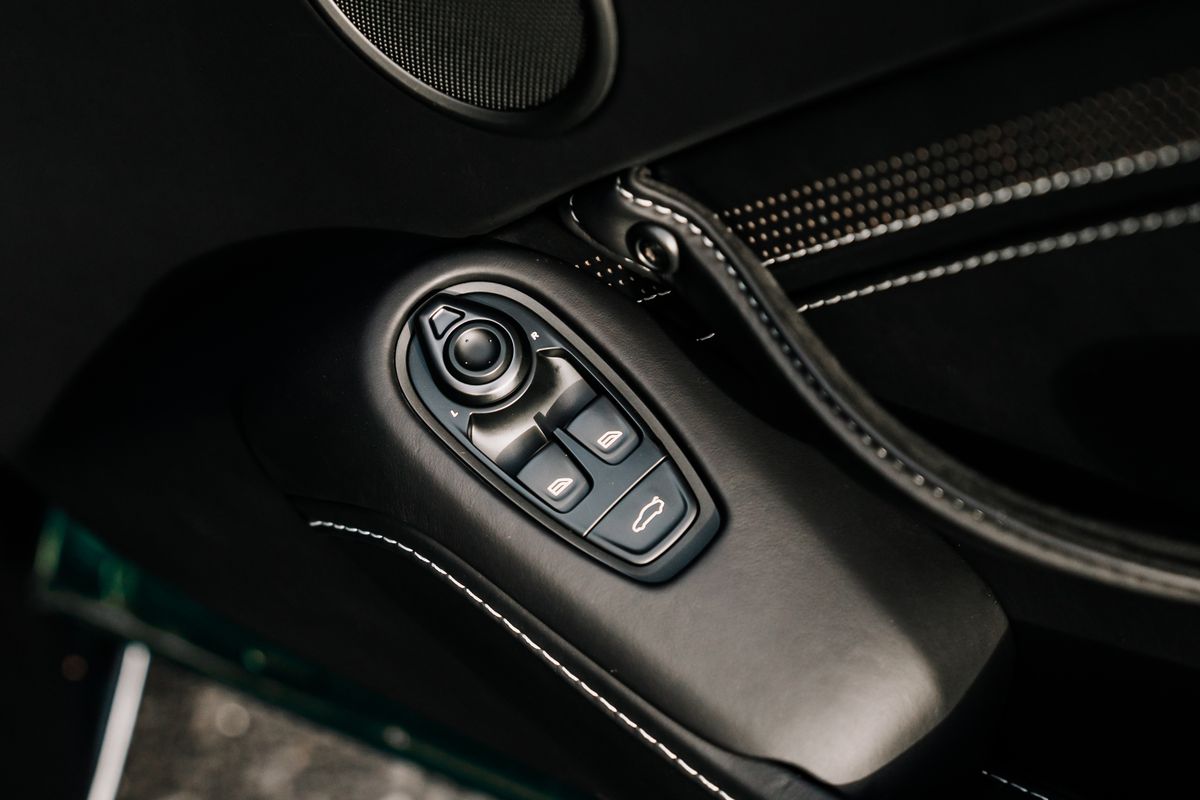 Aston Martin Vantage V12 - 131 of 333