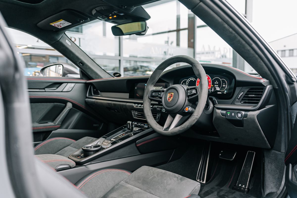 Porsche 911 992.2 Carrera 4 GTS HEV Semi-Auto
