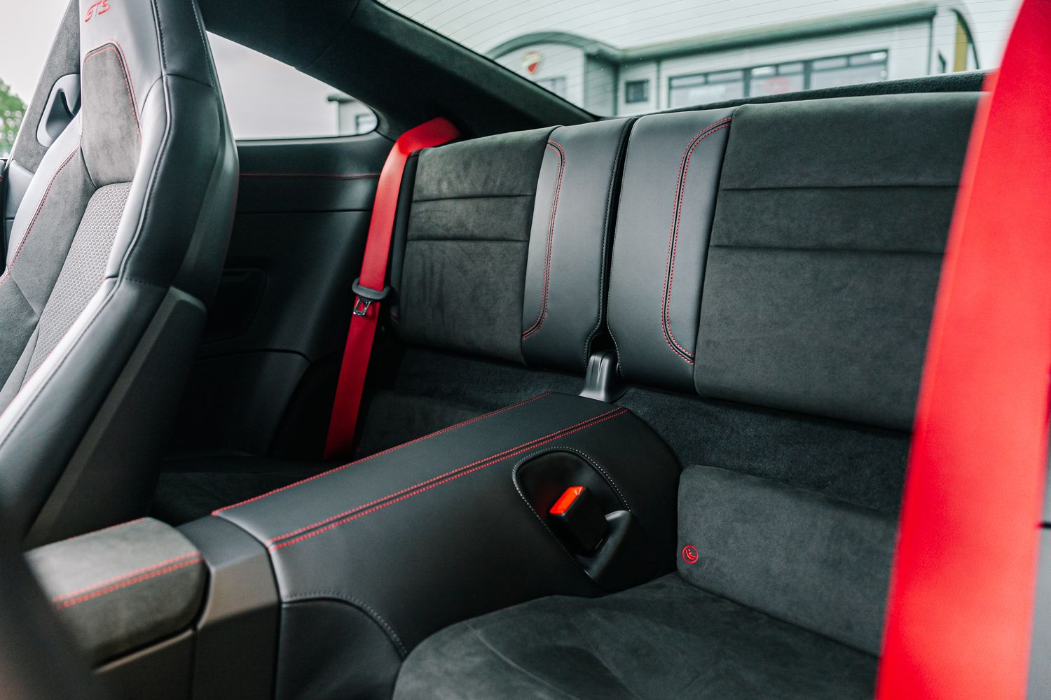 Porsche 911 992.2 Carrera 4 GTS HEV Semi-Auto