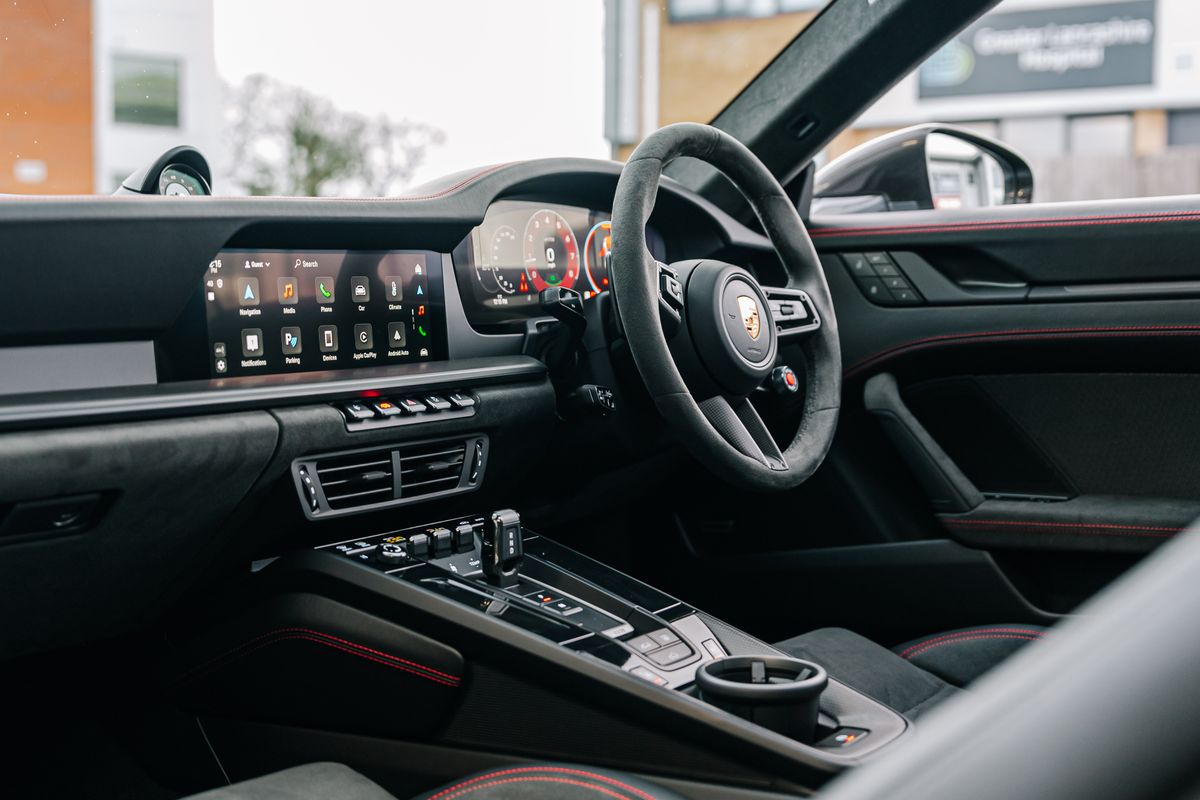 Porsche 911 992.2 Carrera 4 GTS HEV Semi-Auto
