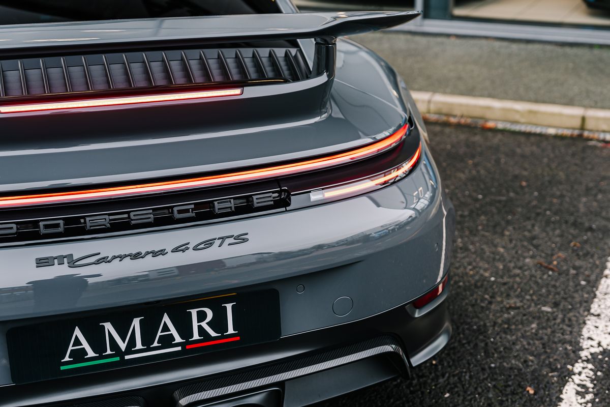 Porsche 911 992.2 Carrera 4 GTS HEV Semi-Auto