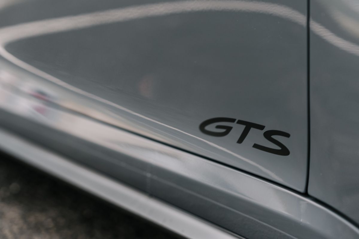 Porsche 911 992.2 Carrera 4 GTS HEV Semi-Auto