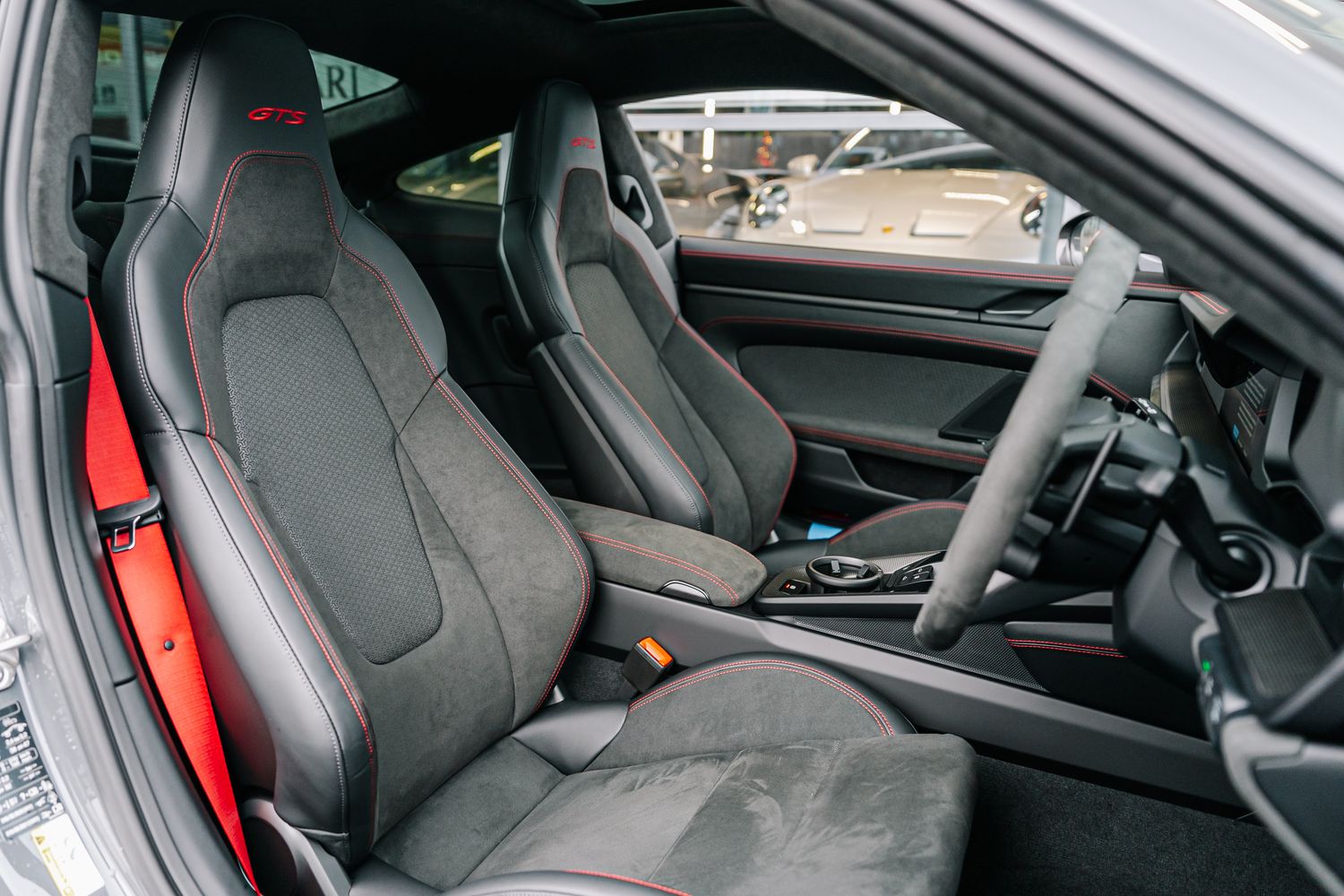 Porsche 911 992.2 Carrera 4 GTS HEV Semi-Auto