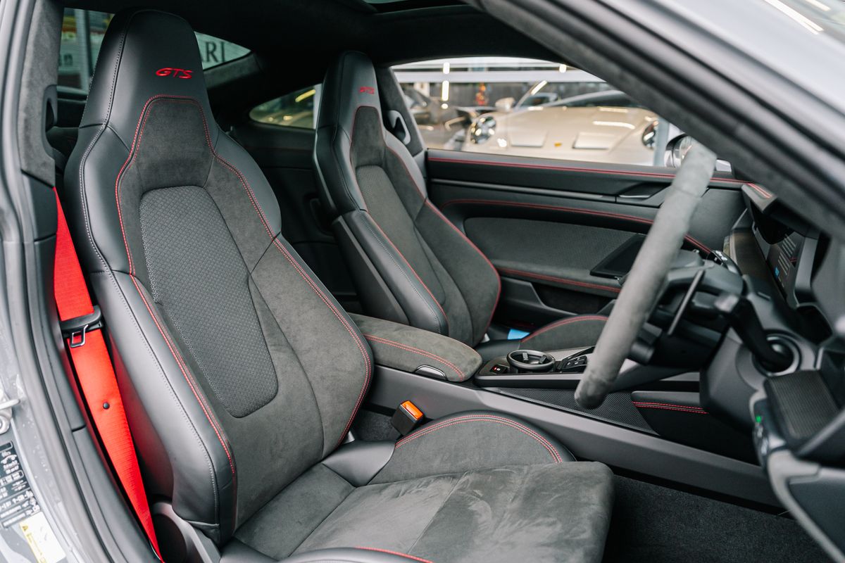 Porsche 911 992.2 Carrera 4 GTS HEV Semi-Auto