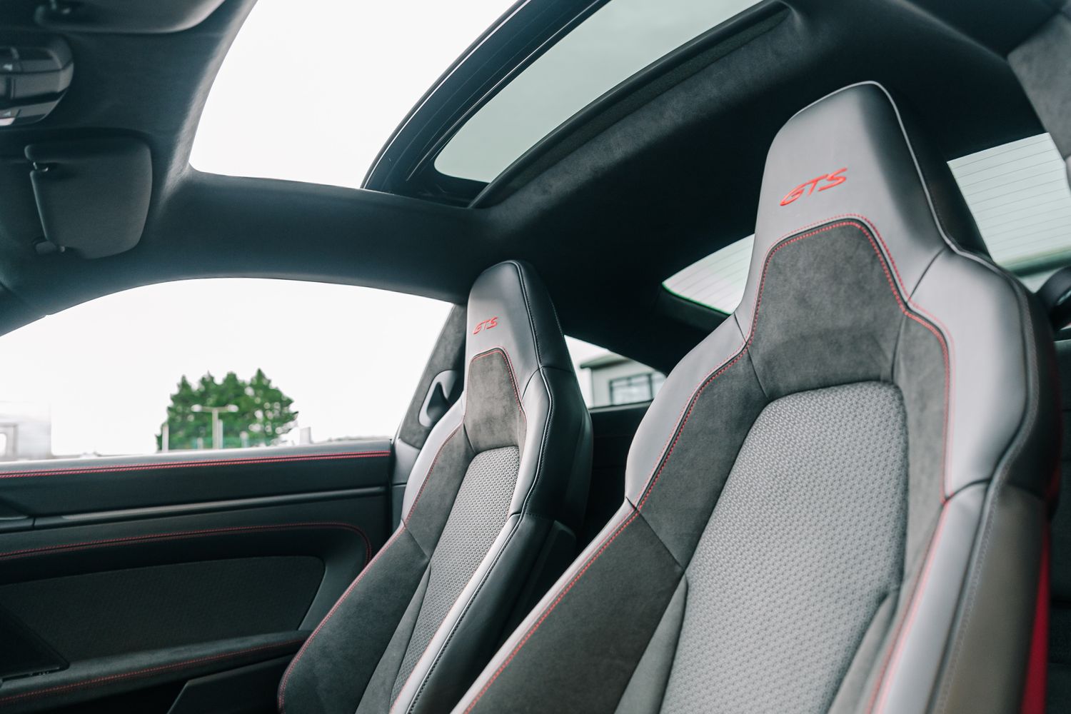 Porsche 911 992.2 Carrera 4 GTS HEV Semi-Auto